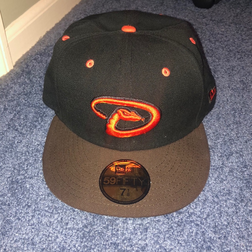 New Era 7 -1/8 diamond backs hat